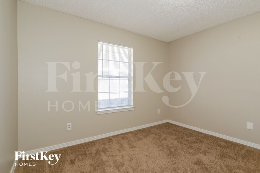Building Photo - 2047 Eclipse Dr