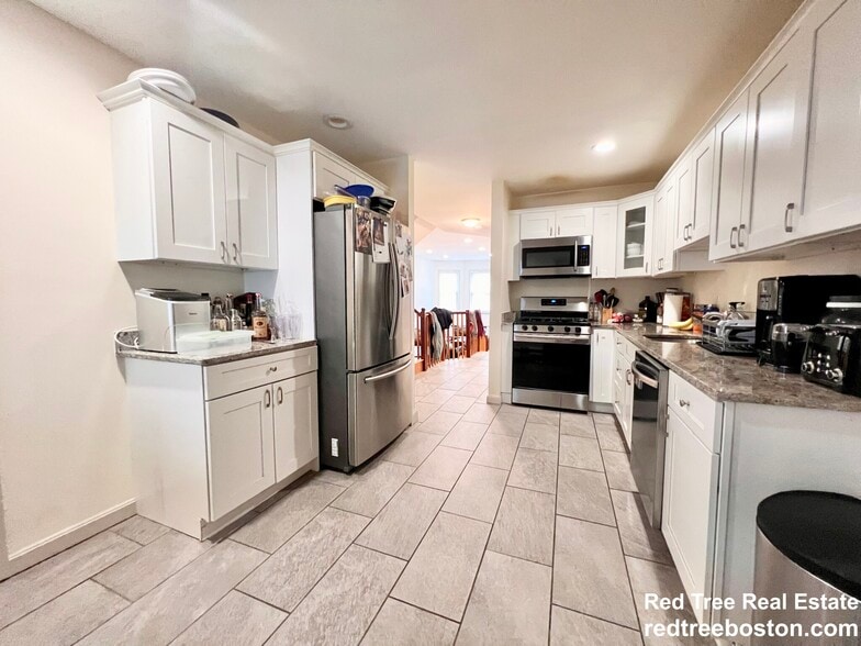 Building Photo - 143 L St