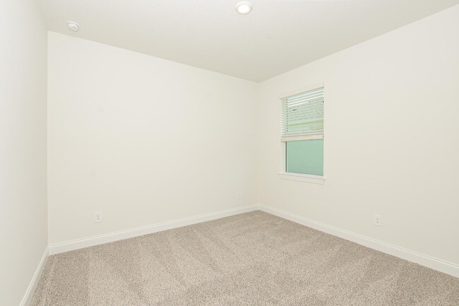 Building Photo - 9062 Dahlia Cir