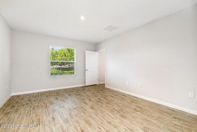 Building Photo - 6360 Lookout Dr