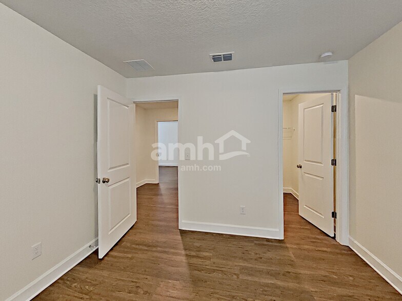 Building Photo - 1889 Silver Point