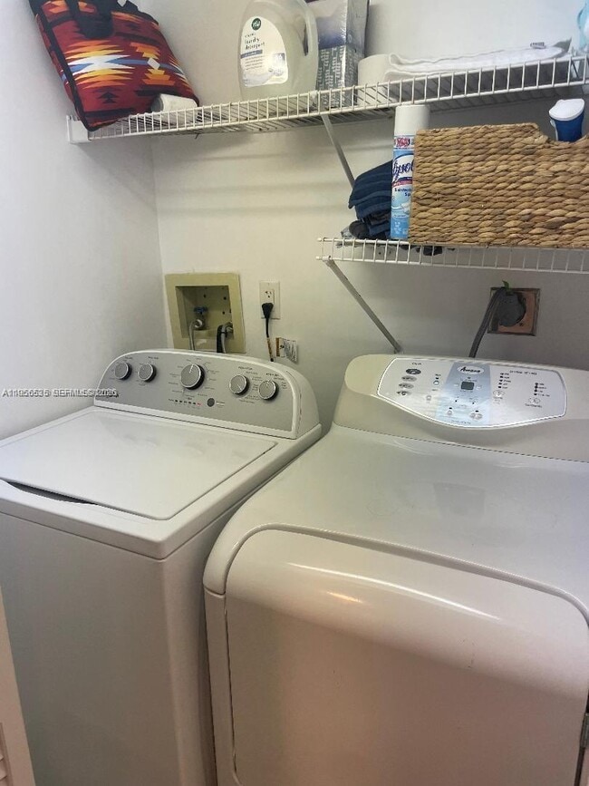 Building Photo - 16485 Collins Ave