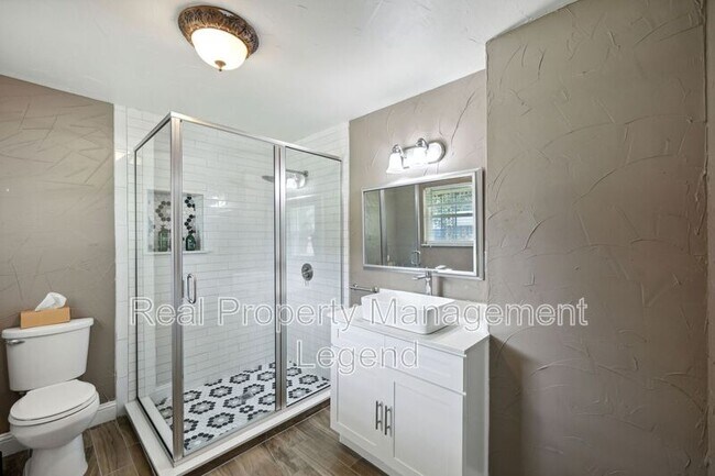 Building Photo - 9007 Sweetwater Dr