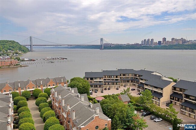 Building Photo - 1203 River Rd