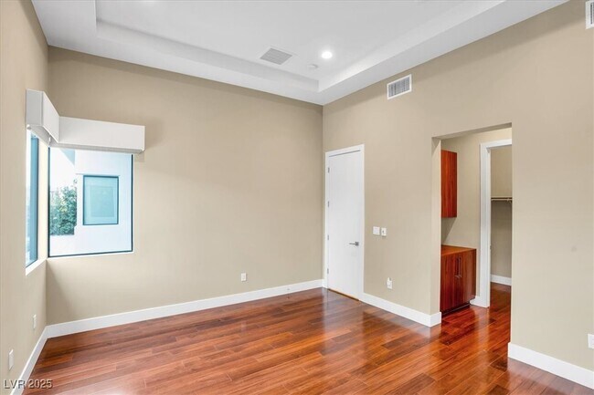 Building Photo - 32 Hunting Horn Dr