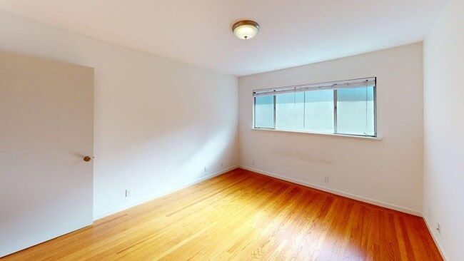 Building Photo - 207 Kent Ave