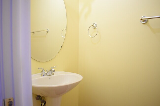 Building Photo - 1305 Wakefield Ct