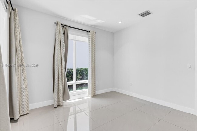 Building Photo - 6410 NW 105th Pl