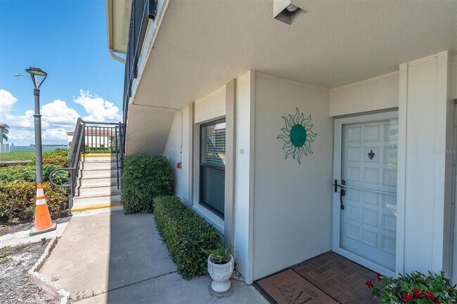 Building Photo - 6210 Sun Blvd