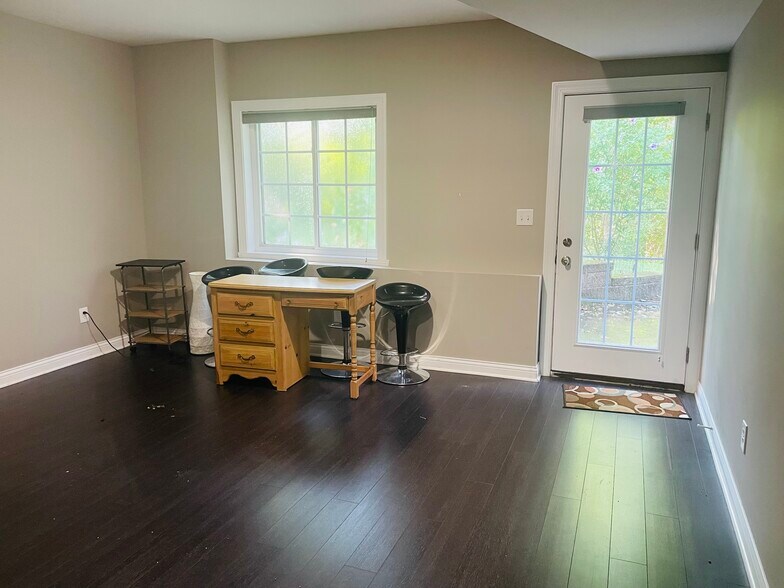 Building Photo - 5670 Honey Locust Dr