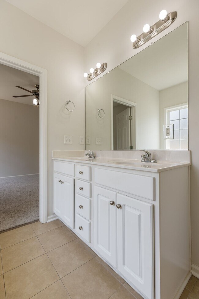 Building Photo - 4013 Kristen St