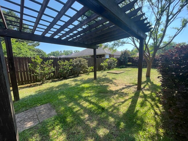 Building Photo - Molina's House
