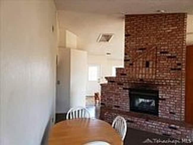 Building Photo - Beautiful 3/2 in Oak Knolls