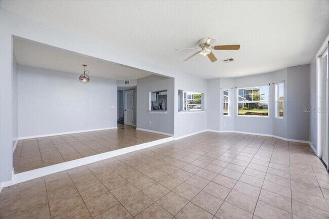 Building Photo - 102 Mango Dr
