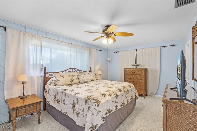 Building Photo - 2823 SE 18th Ave