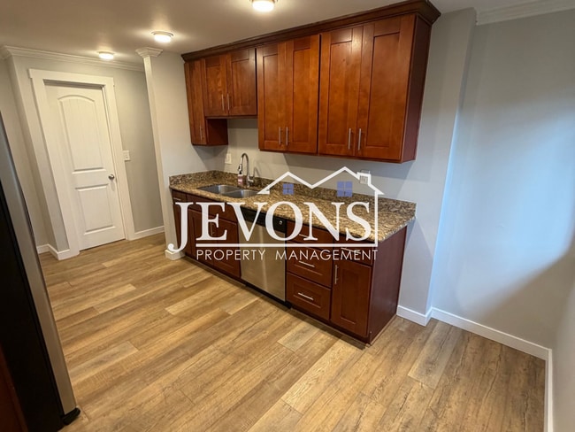 Building Photo - Spacious Single-Family Home on Elevated Corner Lot Near Seattle & Burien