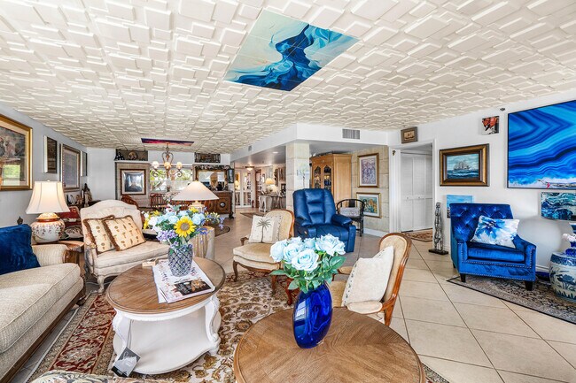 Building Photo - 374 Golfview Rd