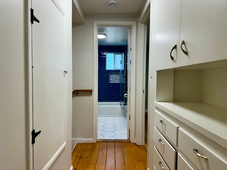 Building Photo - 18709 Ballinger Way NE