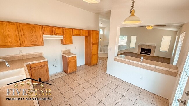 Building Photo - House for Rent in SouthWest Bakersfield