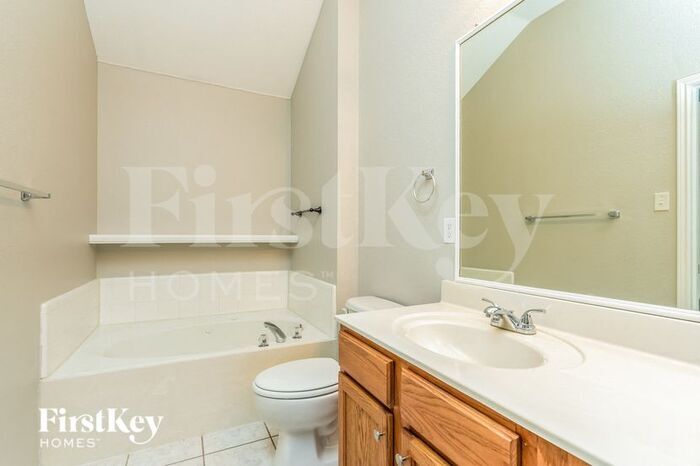 Building Photo - 2109 Chisolm Trl