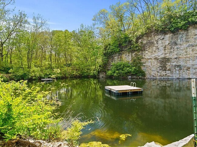 Building Photo - Marvelous 4 Bed 2.5 Bath House In Quarry H...
