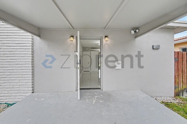 Building Photo - 1650 Jackson St