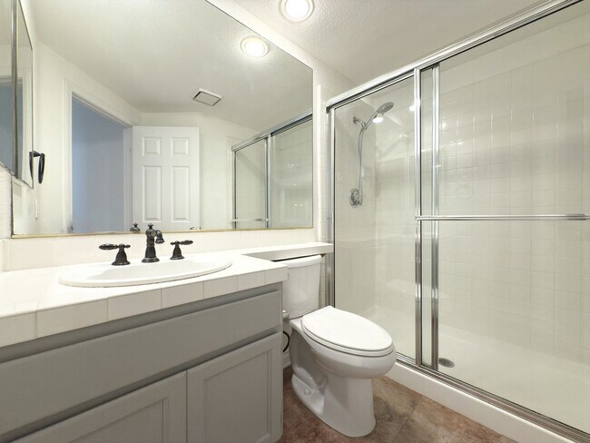 Building Photo - Spacious Home in Santa Fe Hills