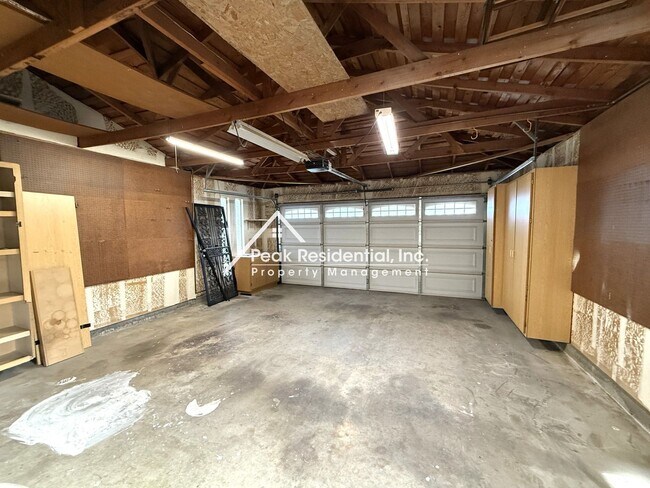Building Photo - Spacious 3bd/2ba Carmichael Home With Sun Room