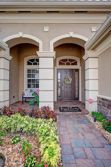 Building Photo - 8980 Lakeview Pl