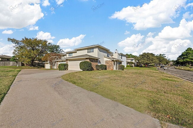 Building Photo - 600 Starlinda Ct