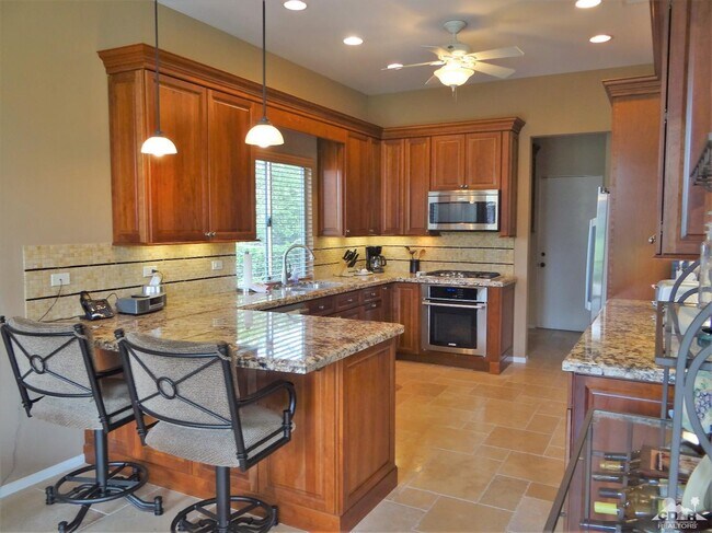 Building Photo - 47423 Medina Dr W