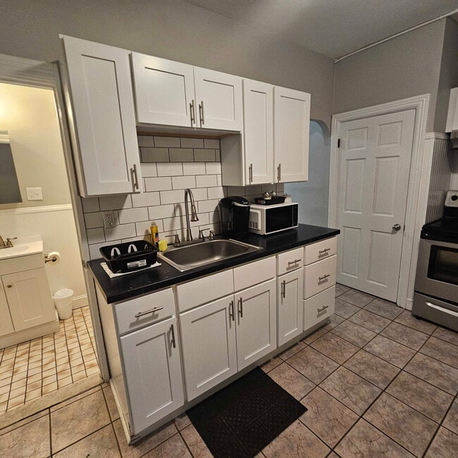 Building Photo - 280 Plainfield St