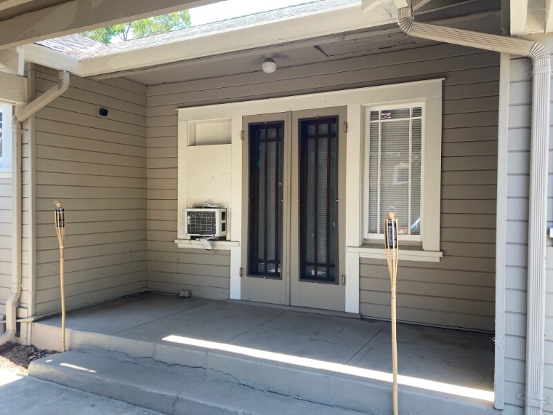 Building Photo - 1539 W Willow St