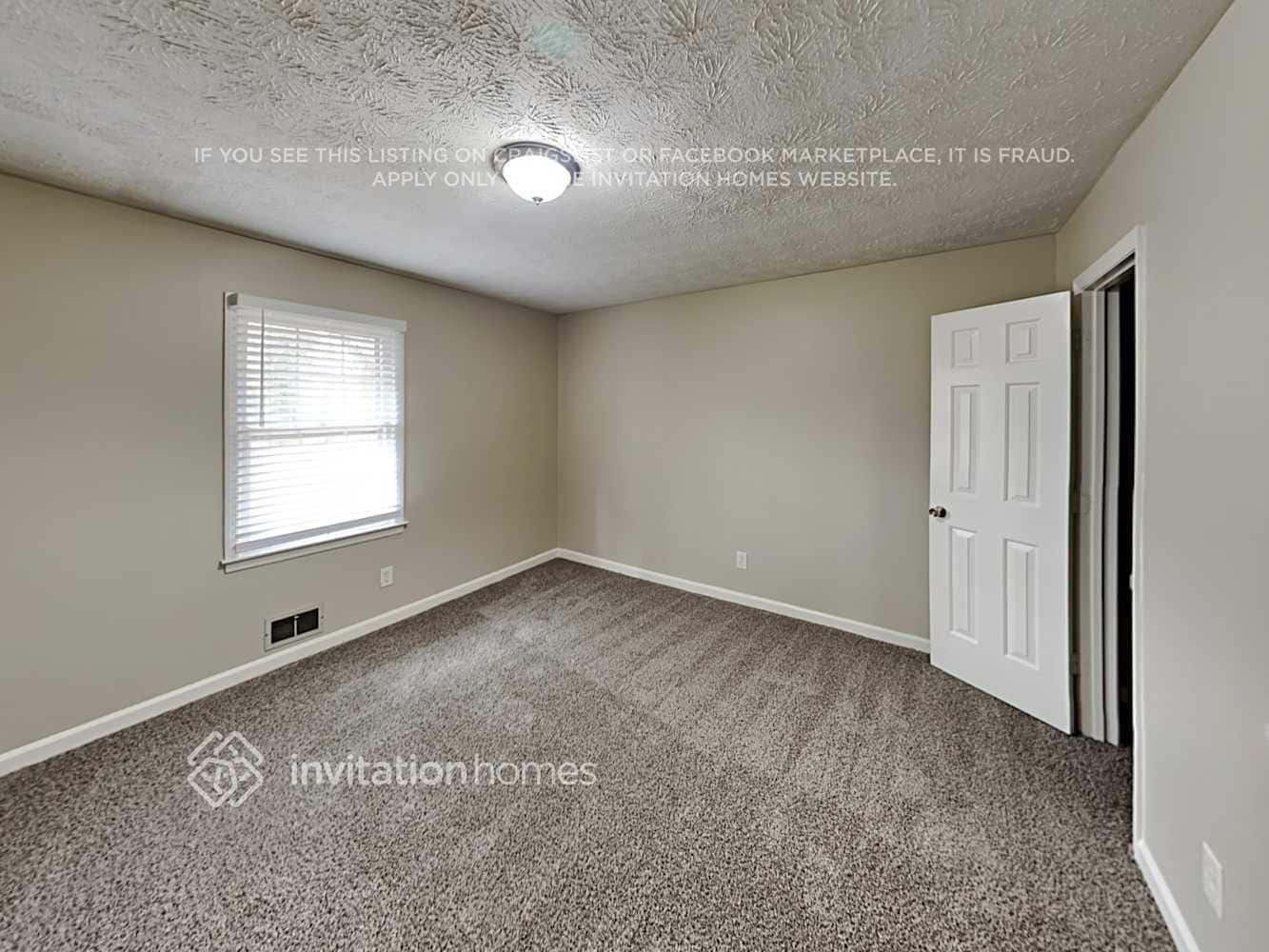 Building Photo - 4141 Hickory Dr