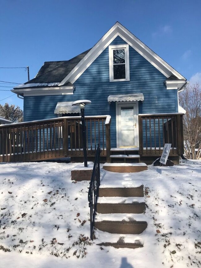 Building Photo - GREAT LOCATION! ADORABLE HOME!!