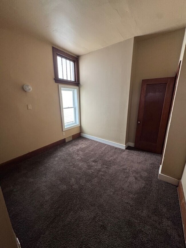 Building Photo - 420 Maxine Dr