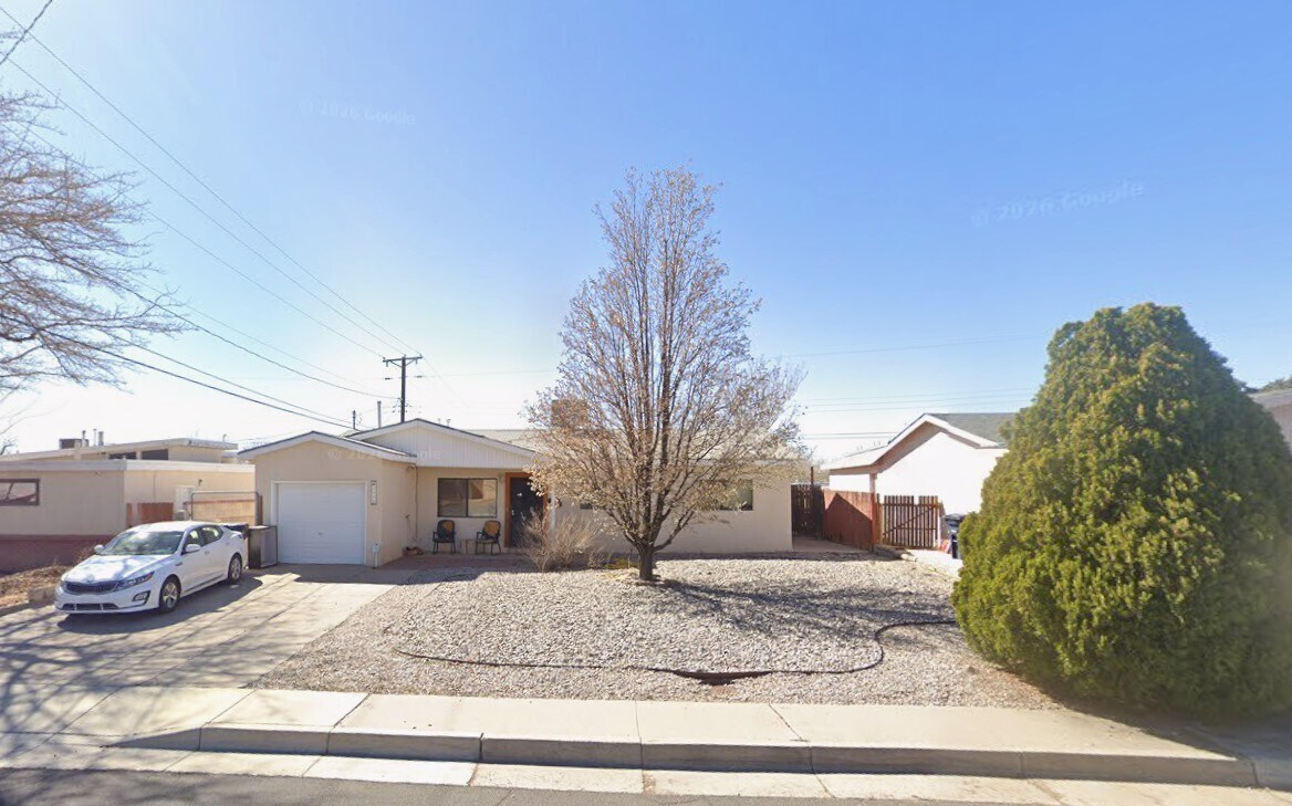 Building Photo - 1501 Tomasita St NE
