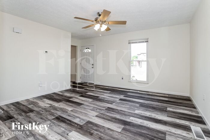 Building Photo - 1605 Rock Creek Dr