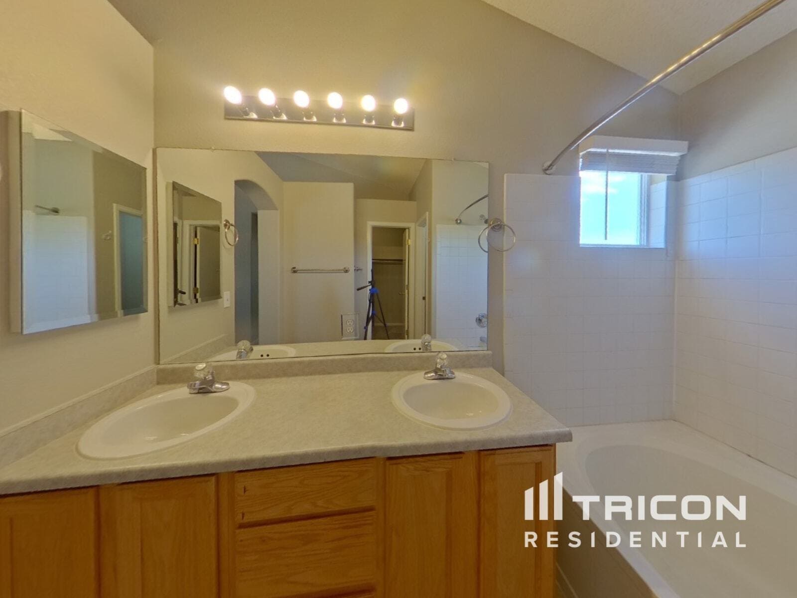 Building Photo - 4968 Sweetgrass Ln