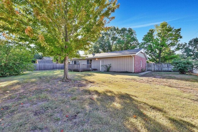 Building Photo - Coming available in February!