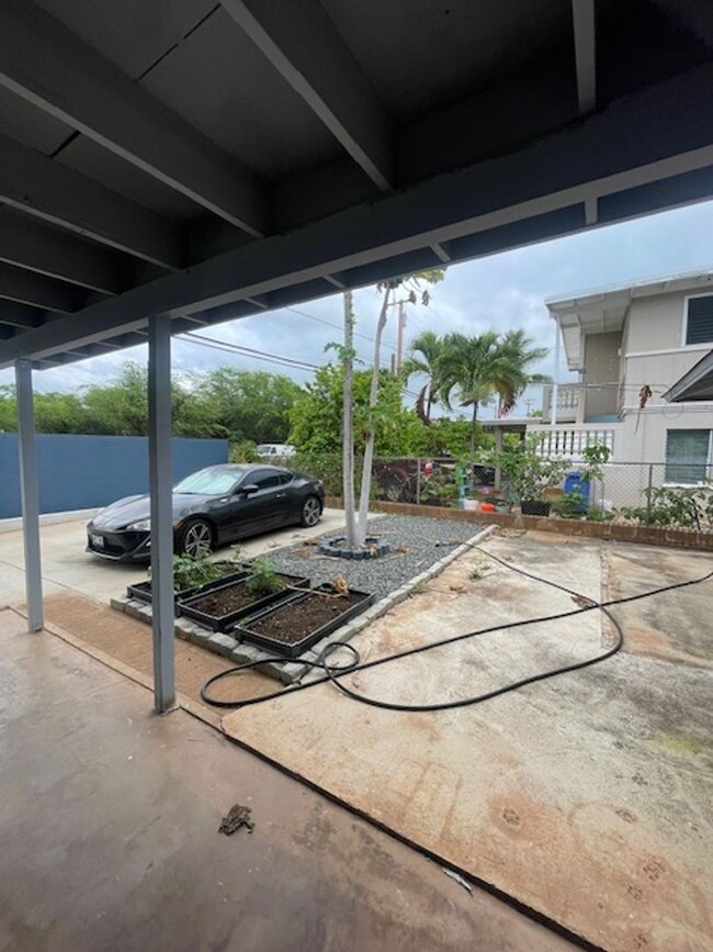 Building Photo - 3 Bedroom / 2 Bath House in Ewa Beach