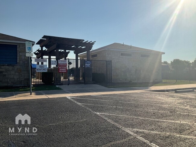 Building Photo - 12213 Waterford Run Way