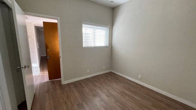 Building Photo - 1213 Otis Dr