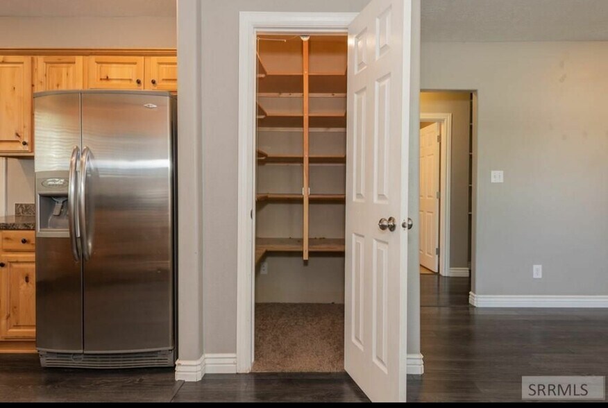 Building Photo - 594 J St