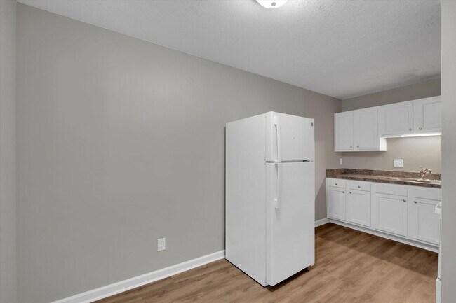Building Photo - 421 Poplar Level Ct
