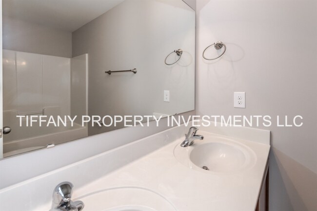 Building Photo - 8219 Romana Red Ln