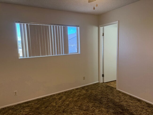 Building Photo - 3BR 2Ba home w/Large Fenced yard with RV g...