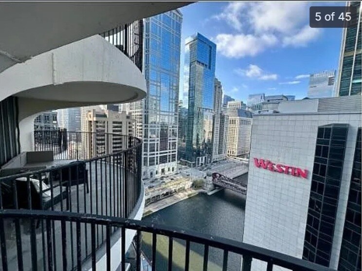 Building Photo - 300 N State St