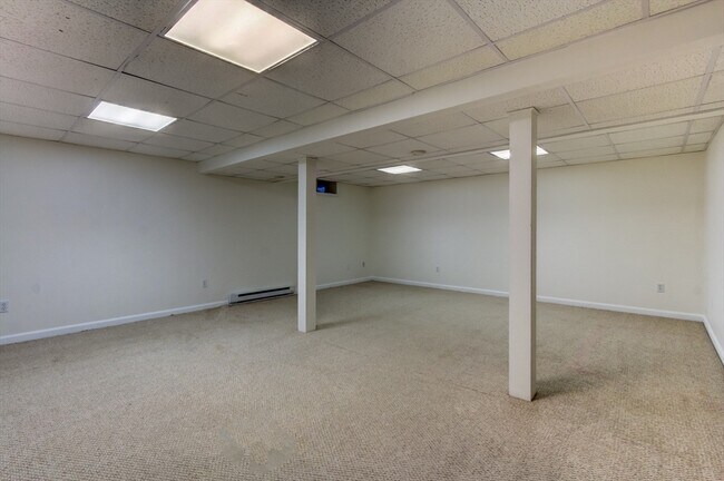 Building Photo - 28 Ptarmigan Dr