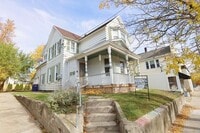 Building Photo - 1027 Fulton St E